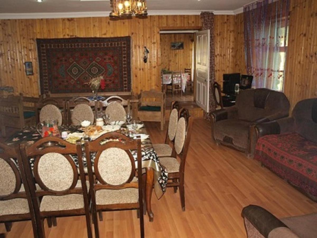Manoni Ratiani'S Guesthouse Mestia Buitenkant foto