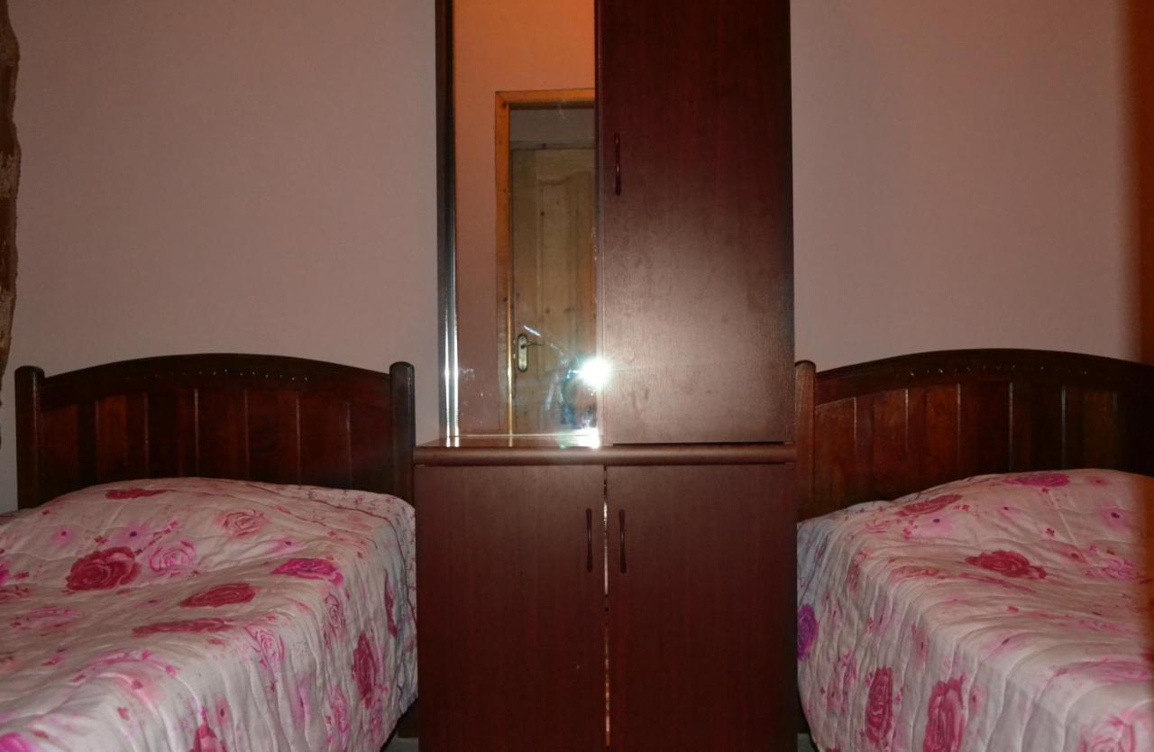 Manoni Ratiani'S Guesthouse Mestia Buitenkant foto