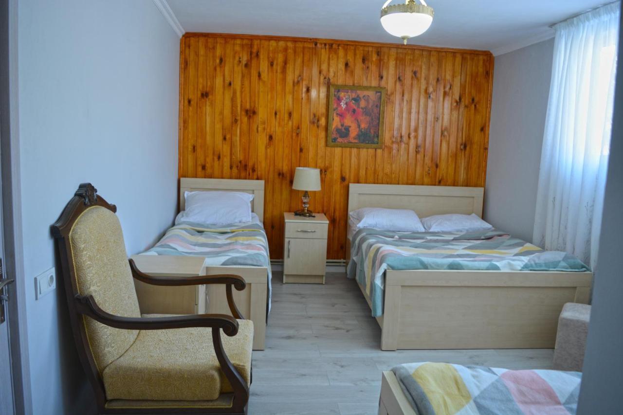 Manoni Ratiani'S Guesthouse Mestia Buitenkant foto