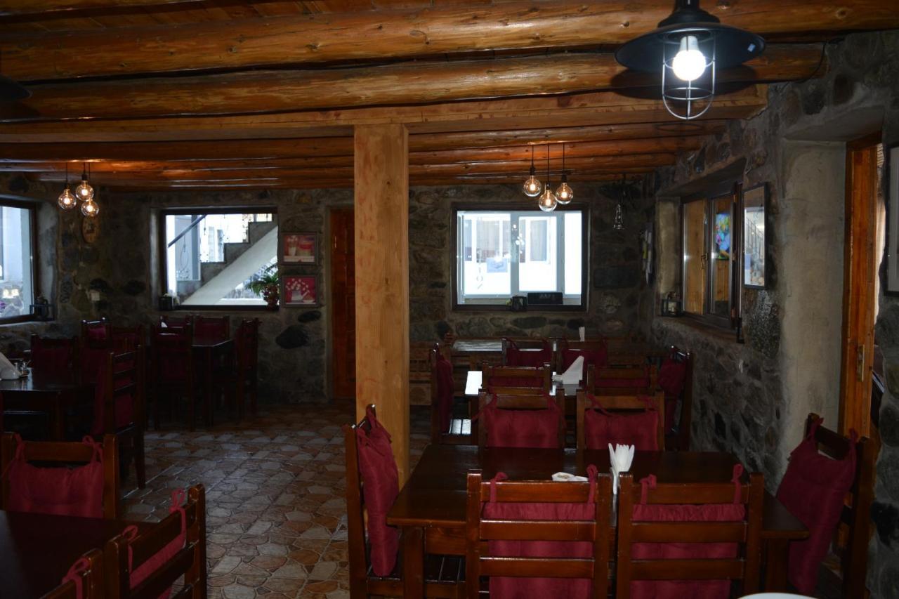Manoni Ratiani'S Guesthouse Mestia Buitenkant foto