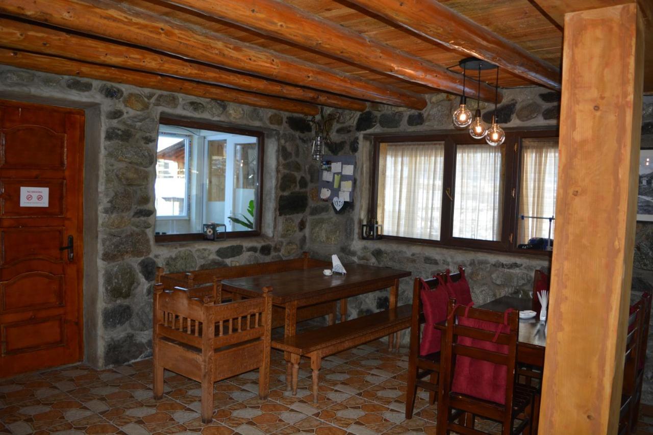 Manoni Ratiani'S Guesthouse Mestia Buitenkant foto