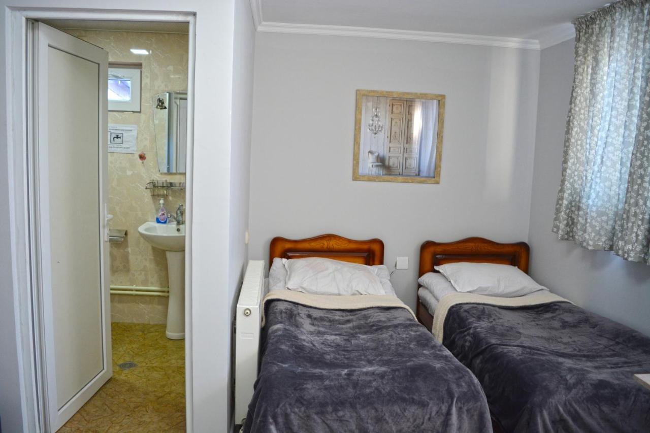 Manoni Ratiani'S Guesthouse Mestia Buitenkant foto